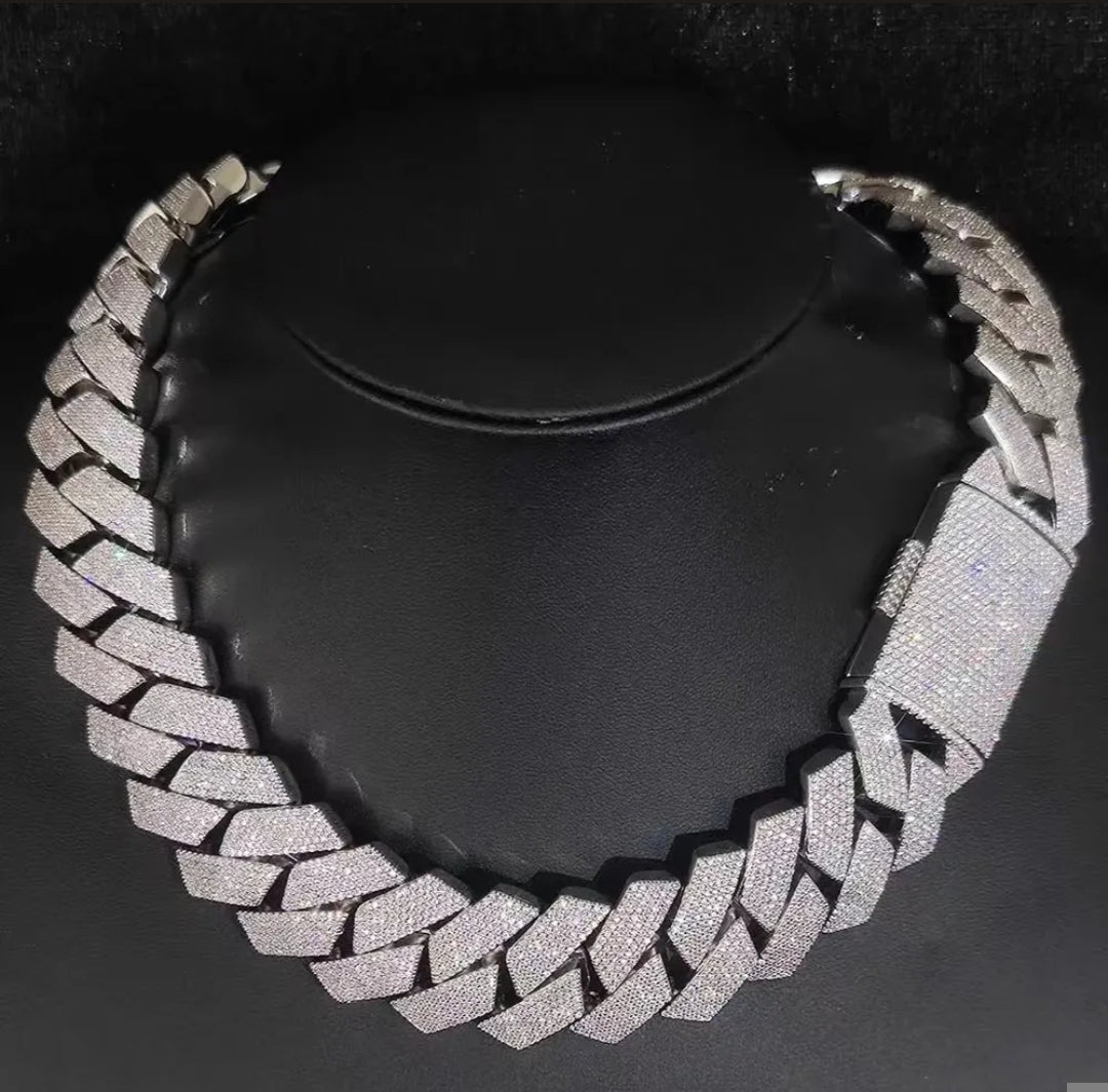 Iced Out Chains 🥶 [Passes Diamond Tester] - Sup3r